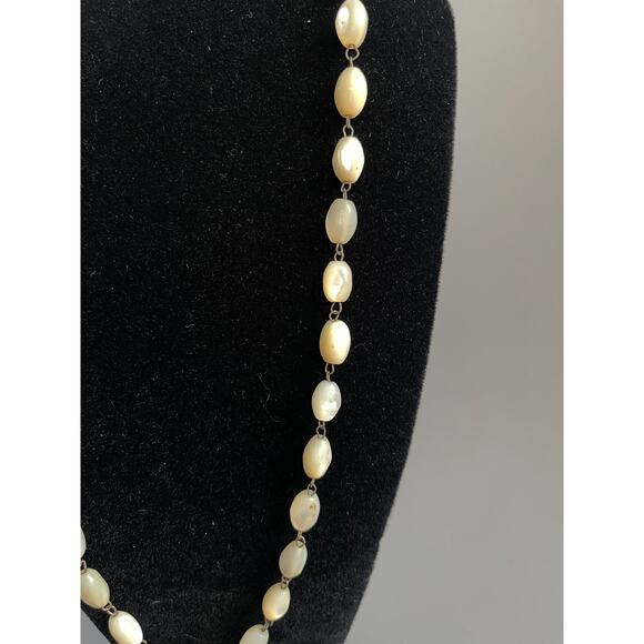 1950s Mother of Pearl Vintage Necklace - Picture 3 of 4